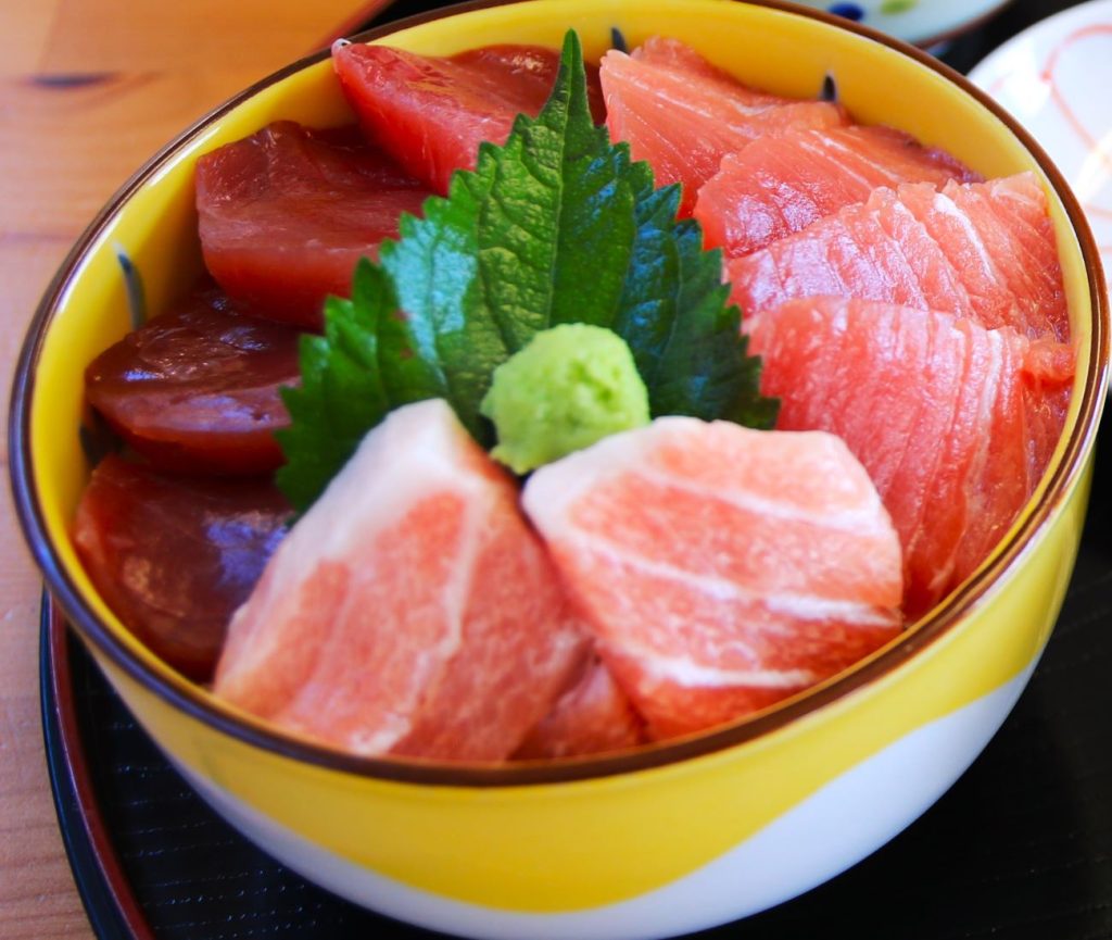 Bluefin Tuna Sashimi on the rice bowl.